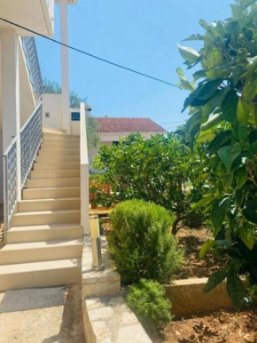 Apartments by the sea Necujam, Solta - 21950